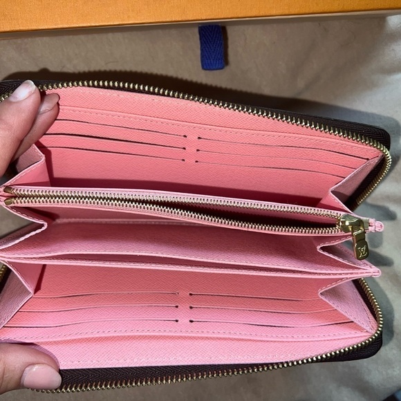 Limited Edition rare Zippy Monogram Vivienne 2020 Holiday Collection Long Wallet - Picture 4 of 14